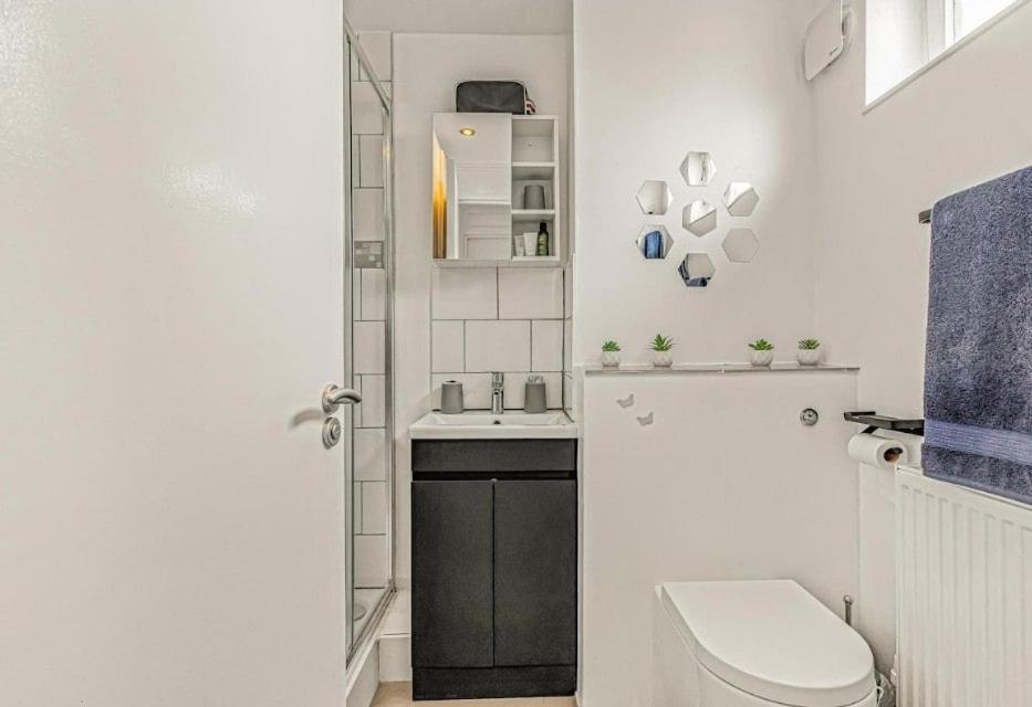 Amazing Marina-Overlooking 1Bed London Ngoại thất bức ảnh